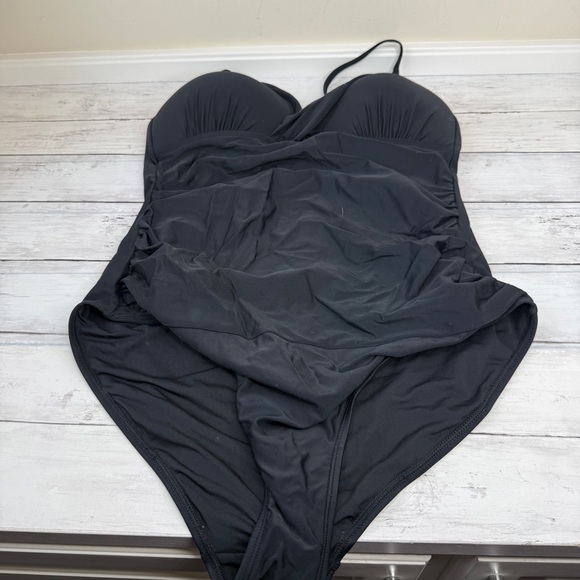 Elegant Black One-Piece Swimsuit, padded cups - Picture 1 of 4